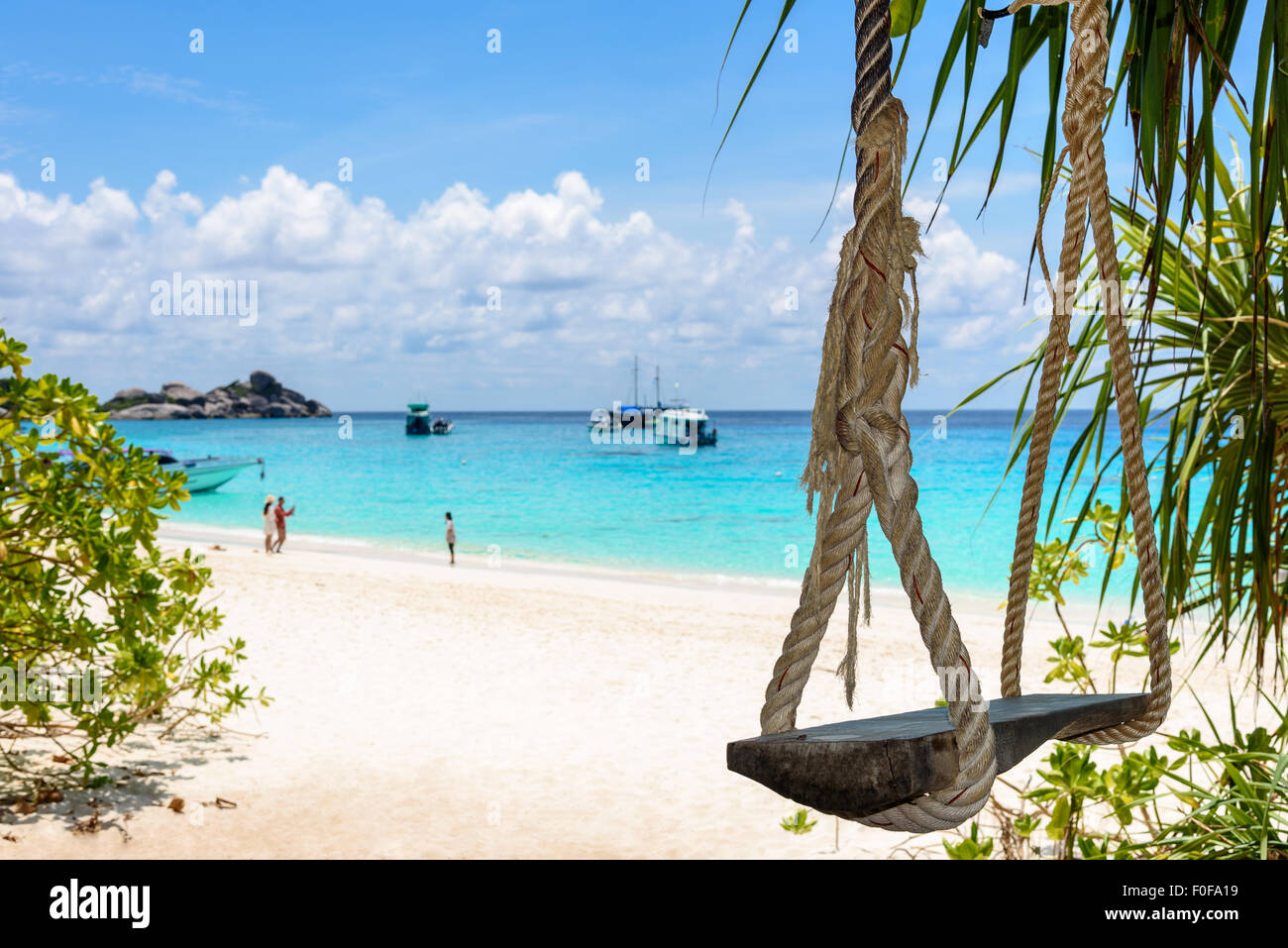 Swing sulla spiaggia di Koh Miang isola è molto apprezzata per i suoi splendidi paesaggi di mare di Mu Ko Similan Parco Nazionale, Phang Foto Stock