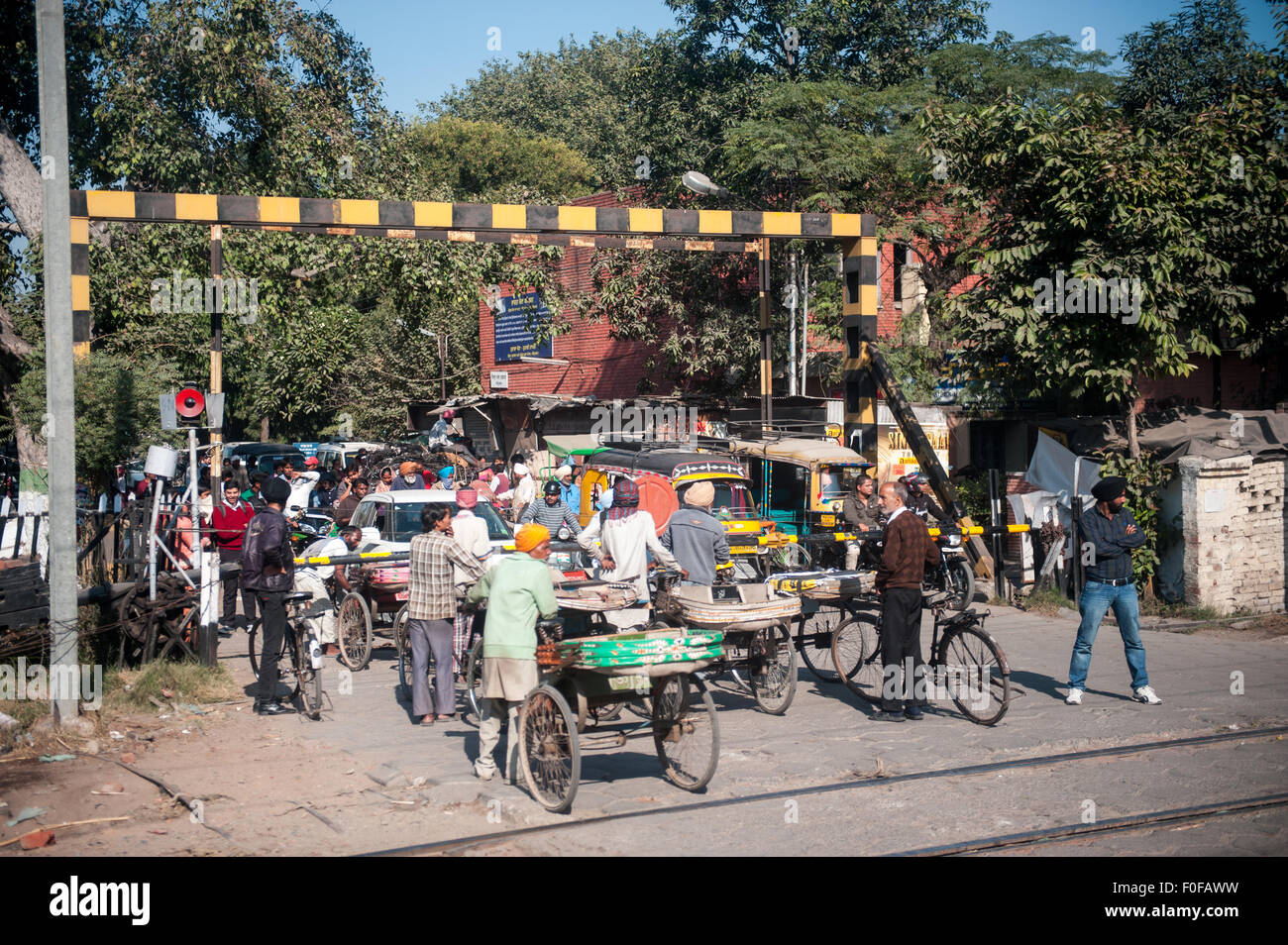 Amritsar Punjab, India. Incrocio ferroviario vicino al confine Parkistan. Foto Stock