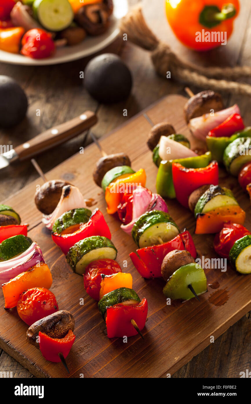 Organici vegetali casalinghe Shish Kababs con peperoni, cipolle e pomodori Foto Stock