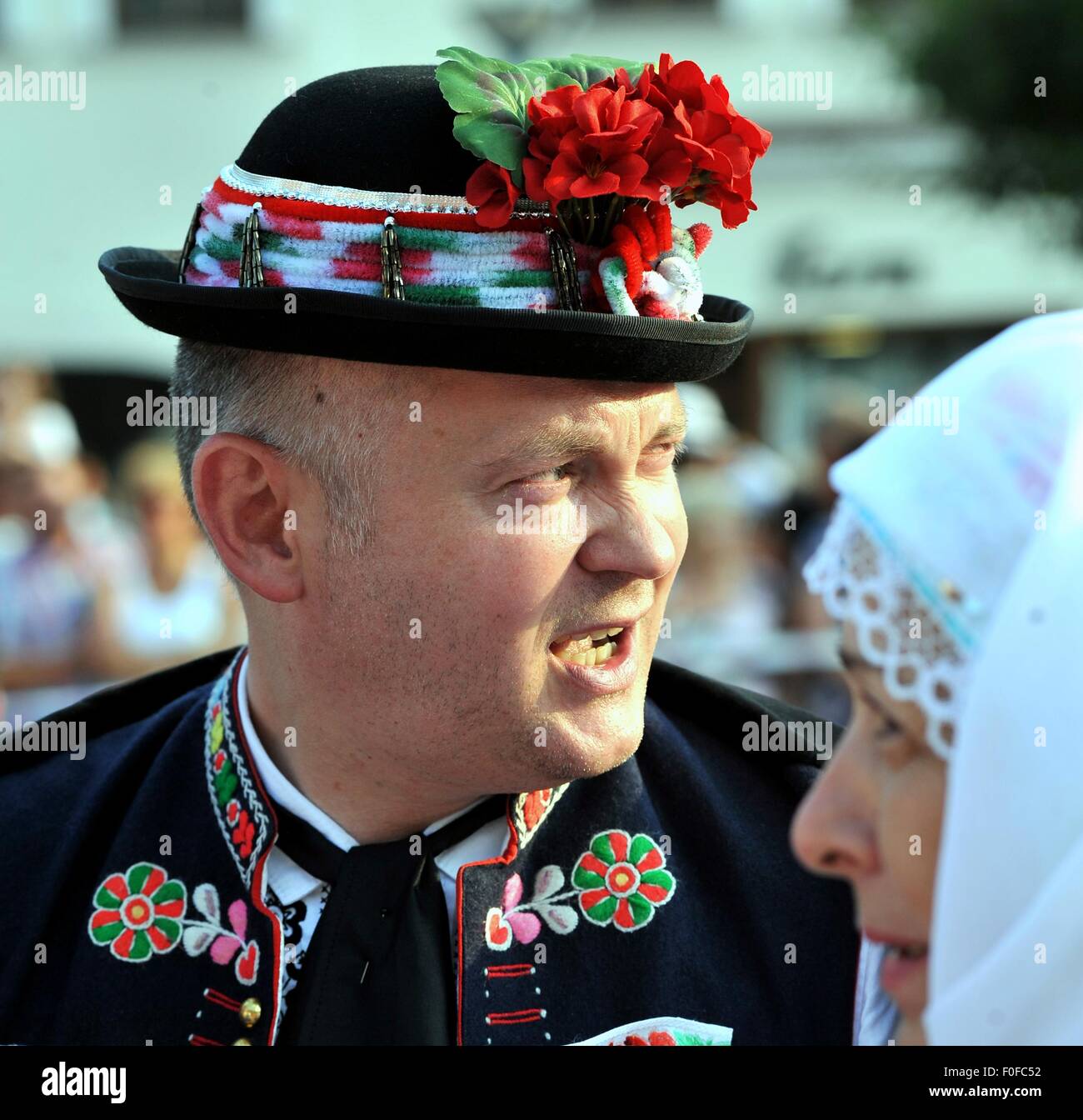 Kyjov, Repubblica Ceca. 14 Ago, 2015. I membri di una varietà di gruppi  folk e gli amanti della tradizione ha preso parte ad un festival  internazionale del folklore intitolato Slovacky nella Rok