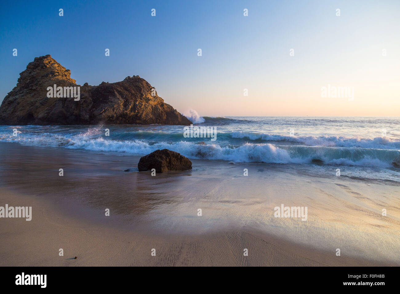 Tramonto sulla spiaggia a PFEIFFER Membro Park, Big Sur, California Foto Stock