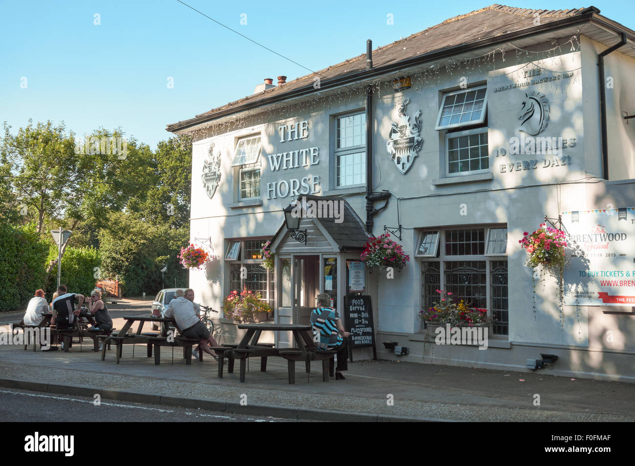 Il White Horse pub, Brentwood, Essex, Inghilterra Regno Unito Regno Unito Foto Stock