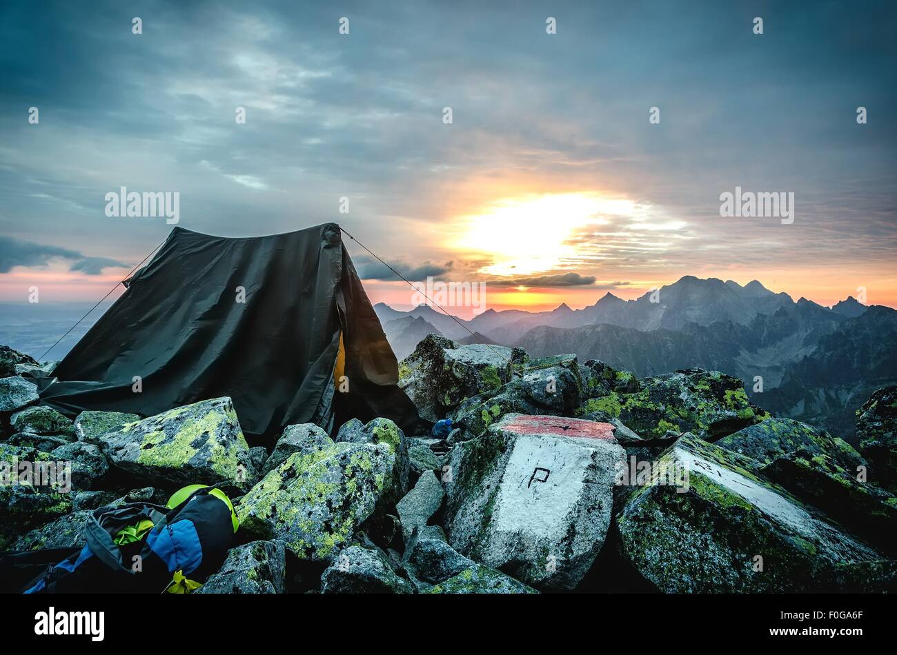 Paesaggio di montagna. Tenda in polacco e slovacco Alti Tatra. Foto Stock