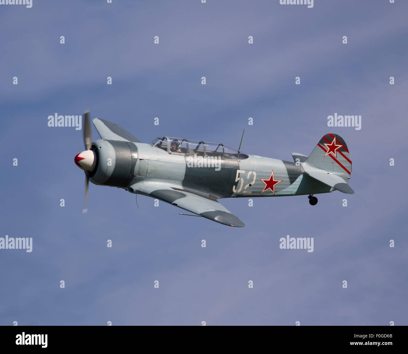 Yak-3M russo WW2 fighter e massa-attacco aeromobili battenti Foto Stock