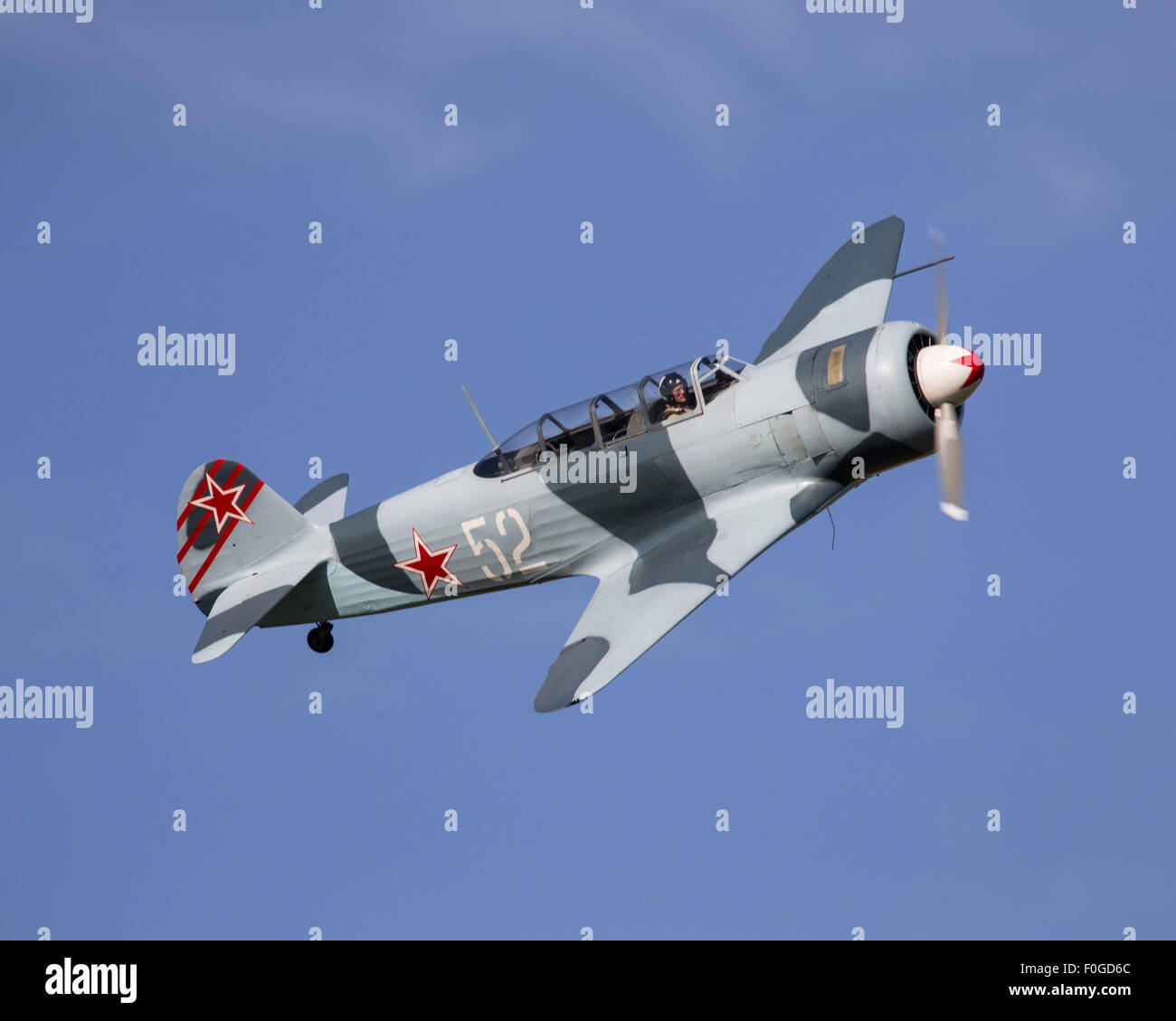 Yak-3M russo WW2 fighter e massa-attacco aeromobili battenti Foto Stock