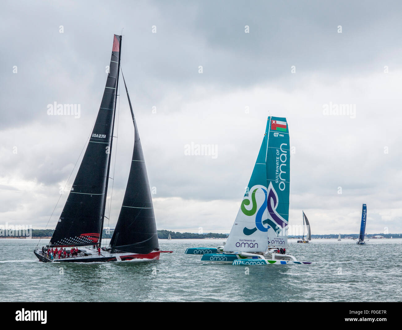 Cowes, Isle of Wight, Regno Unito. Il 14 agosto 2015. Favorito per la conquista del 2015 Fastnet Race, Comanche treni a Cowes per la partenza di th Foto Stock