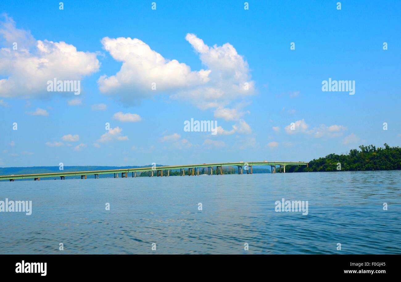 Lake Guntersville, Alabama, Tennessee River Bridge. Foto Stock