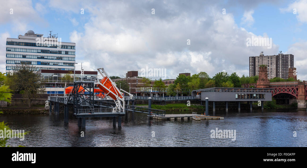 Il Centro di Arte marinaresca, parte di Glasgow City College Facoltà di Studi nautico sul fiume Clyde. Città ponte di unione. Scozia Foto Stock