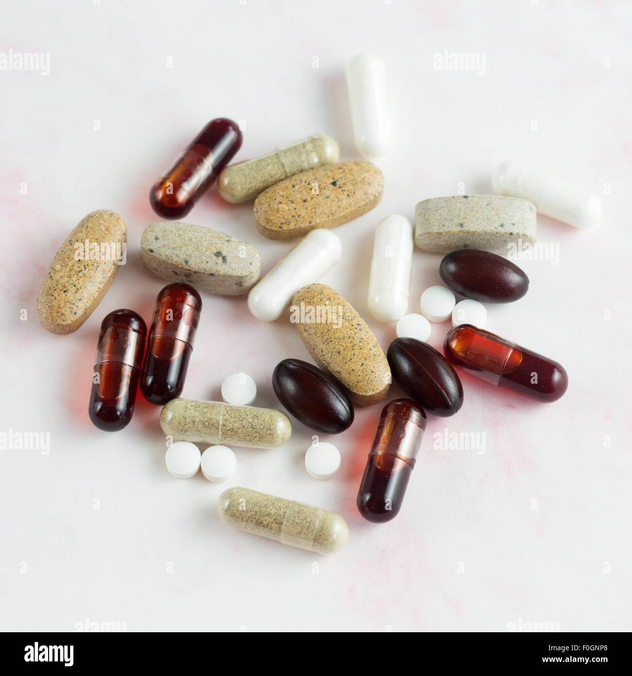 Le vitamine, i minerali e gli altri integratori alimentari (polivitaminico, vitamina D, coenzima Q10, vitamina K2, olio di Krill) Foto Stock
