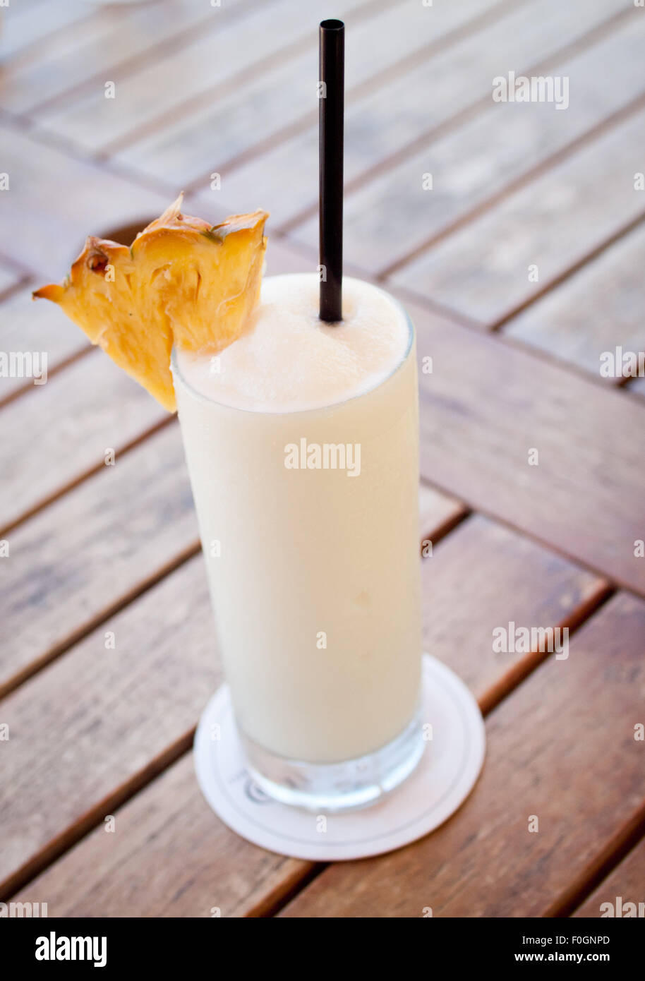 Una piña colada (pina colada cocktail). Foto Stock