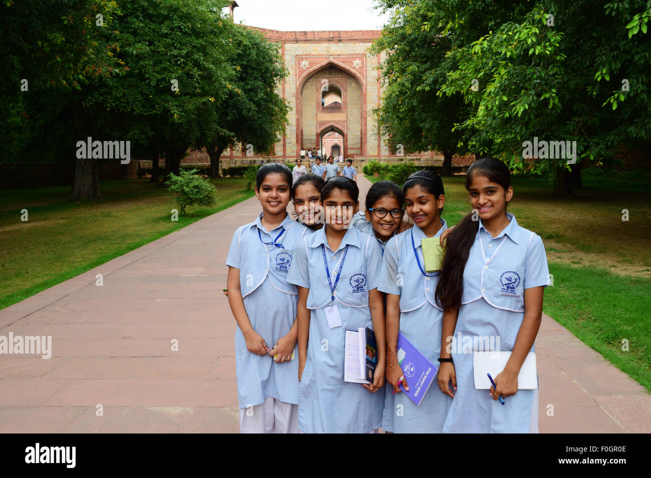 Le ragazze della scuola in Delhi India gli studenti sul Tour di Studio a Humayun tomba monumento Foto Stock
