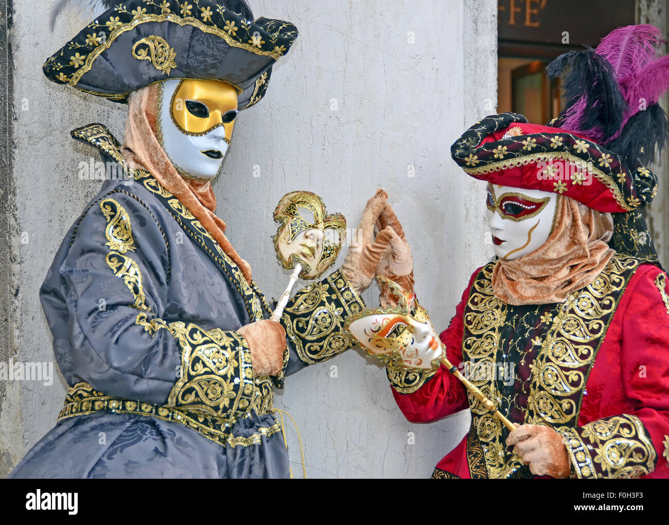 Splendido costume veneziano al Carnevale di Venezia Foto Stock