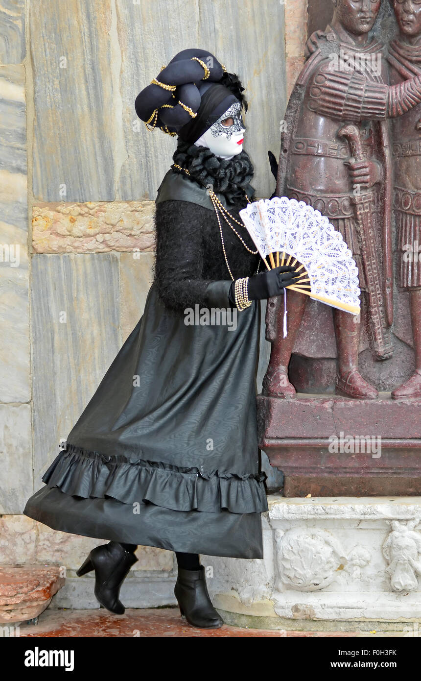 Splendido costume veneziano al Carnevale di Venezia Foto Stock