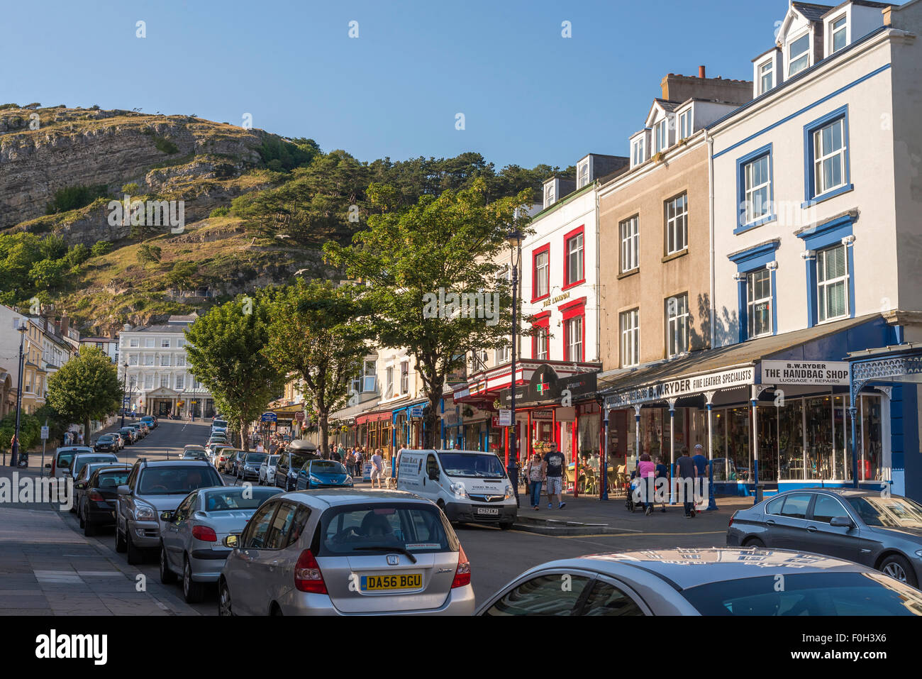 Mostyn street llandudno. Clwyd North Wales.Empire Hotel Great Orme Foto Stock
