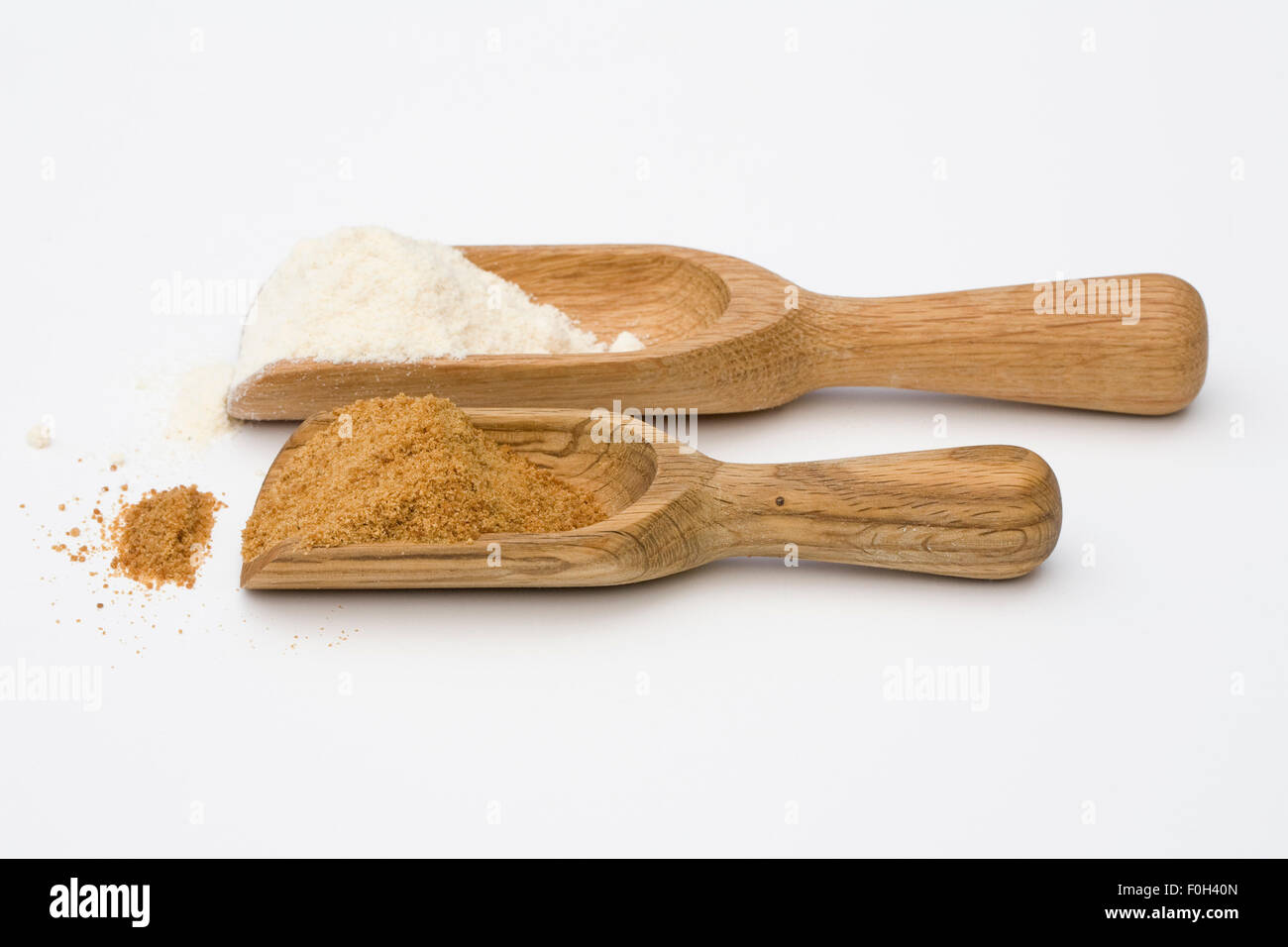 Il Cocco lo zucchero e la farina di cocco in palline di legno. Foto Stock