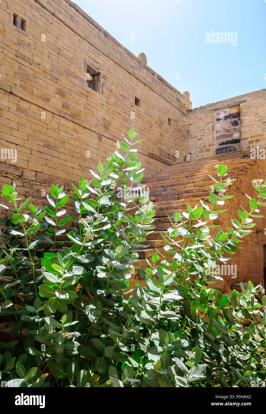 E fatiscente casa rotto all'interno di Golden Fort di Jaisalmer, Rajasthan in India Foto Stock