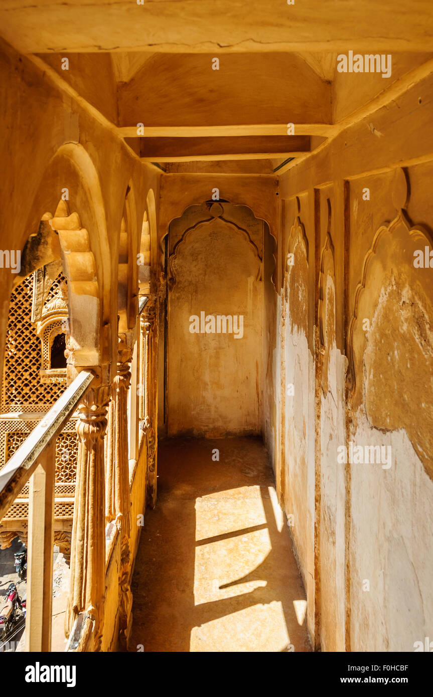 Corridoio interno museo di Golden Fort di Jaisalmer, Rajasthan in India con spazio di copia Foto Stock