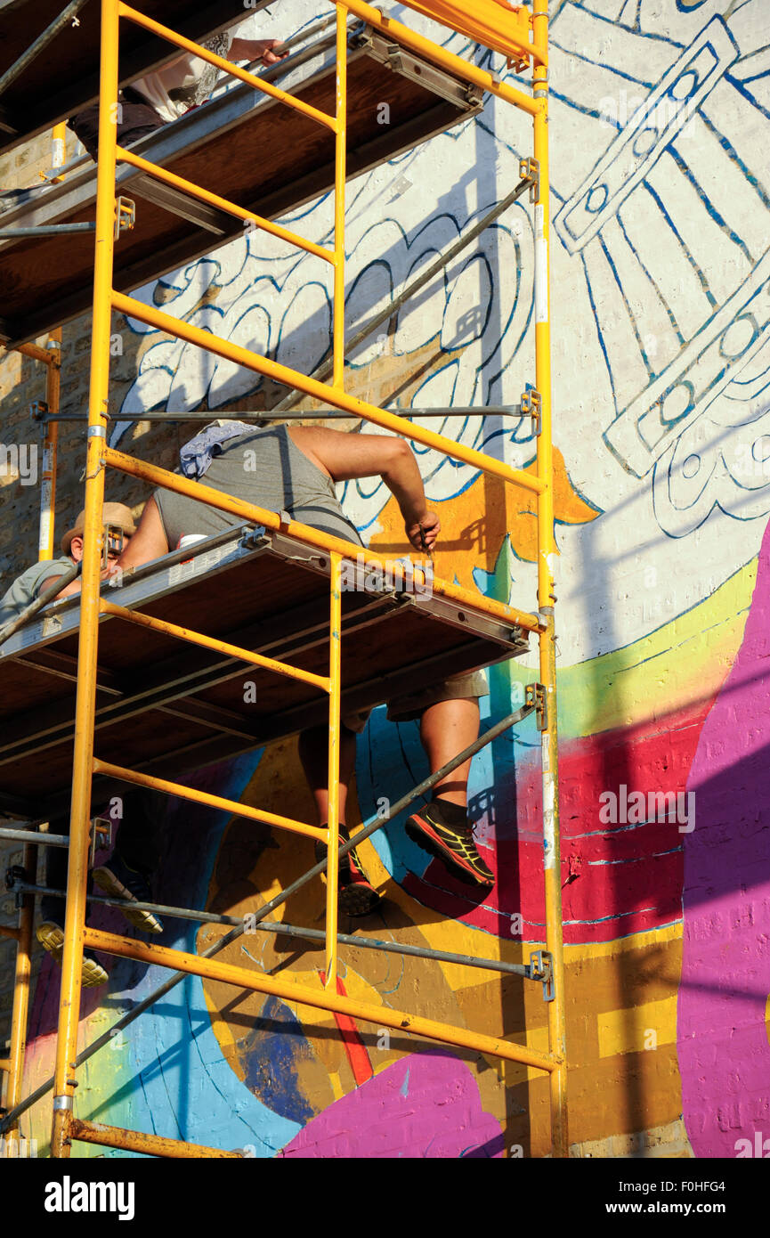 Artisti messicani pittura murale di nome 'Monstruo de Rogers Park, Adelante " Foto Stock