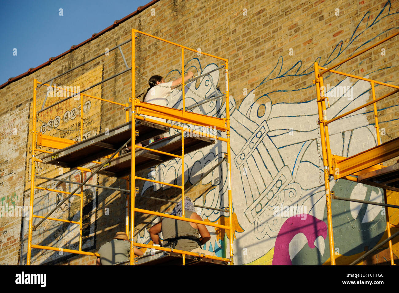 Artisti messicani pittura murale di nome 'Monstruo de Rogers Park, Adelante " Foto Stock