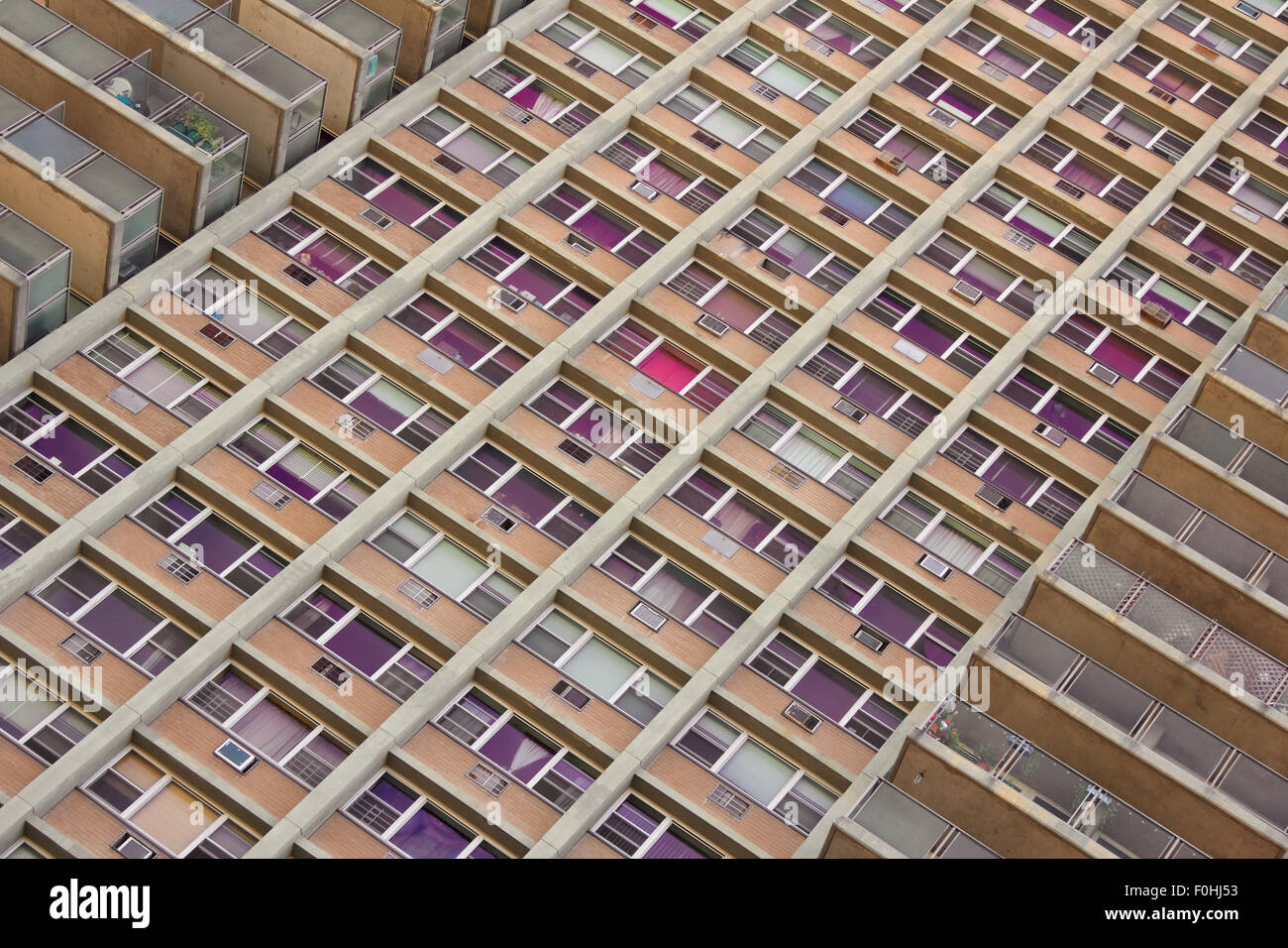 Vista della facciata di un edificio di appartamenti a New York, NY, STATI UNITI D'AMERICA. Foto Stock