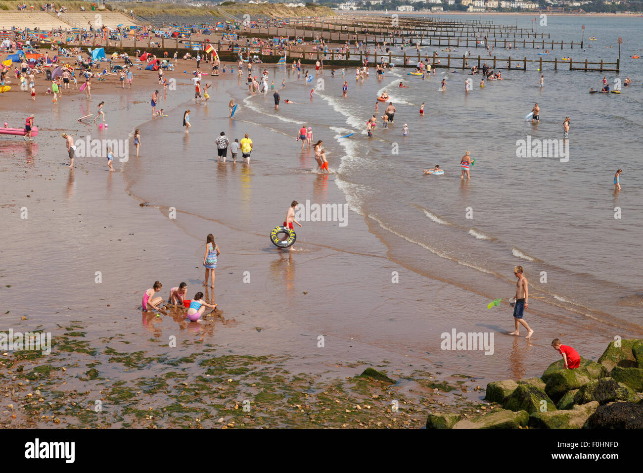 Vacanza al mare - spiaggia affollata a Dawlish Warren, Devon. Foto Stock