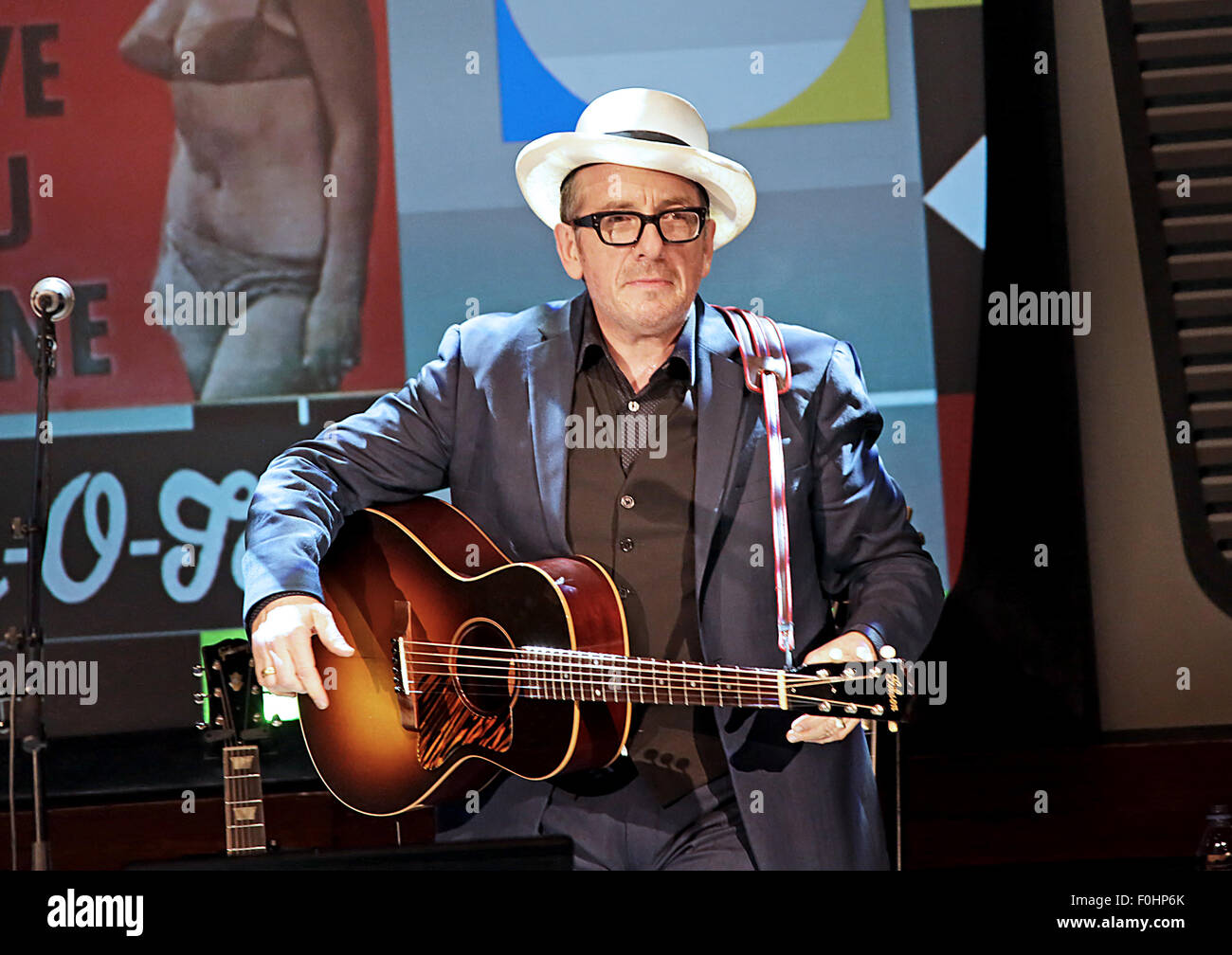 Elvis Costello performing live a Liverpool Philharmonic Hall dotata di: Elvis Costello dove: Liverpool, Regno Unito quando: 15 Giu 2015 Foto Stock