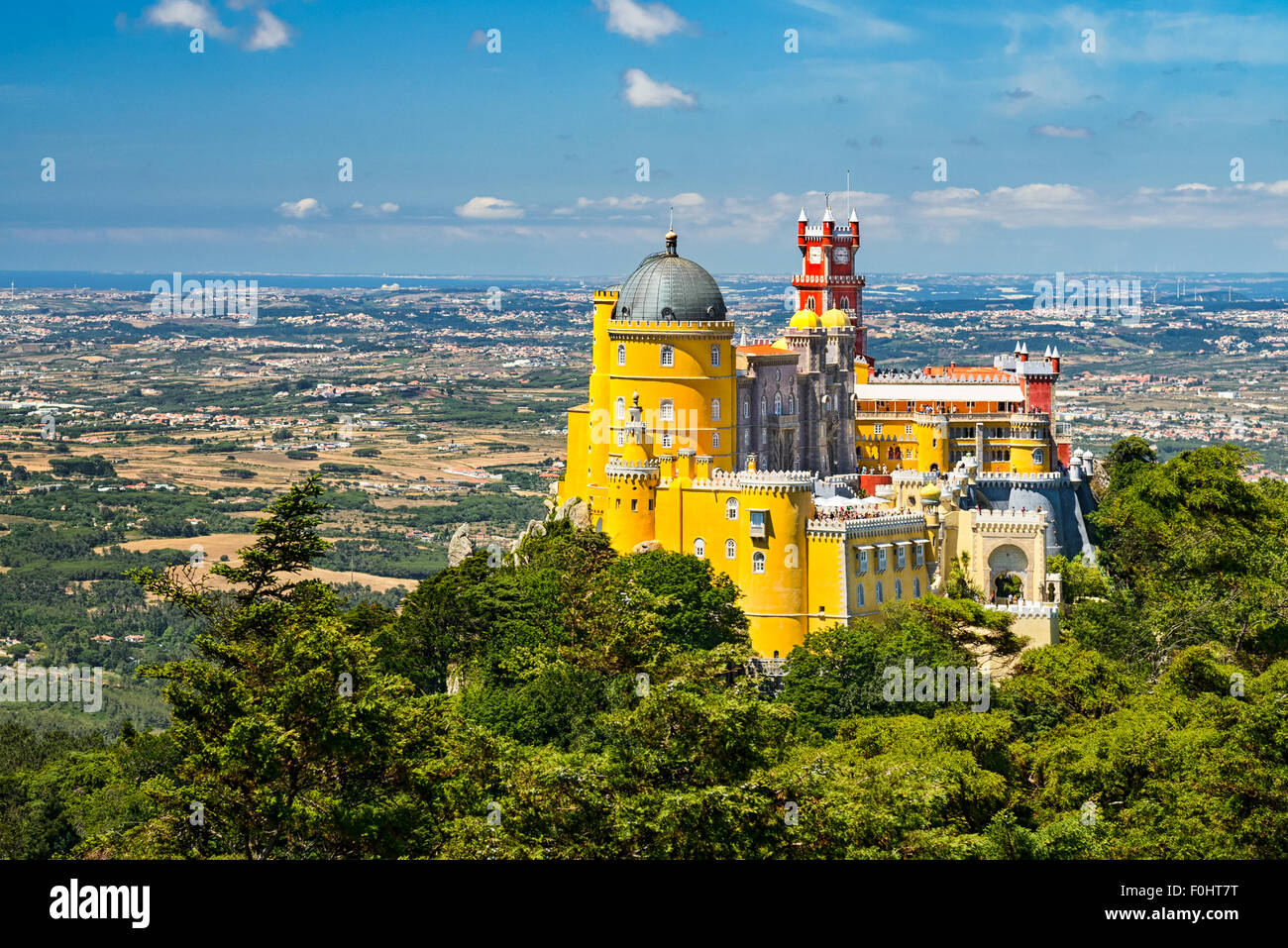 Vista aerea della pena il Palazzo Nazionale di Sintra, Portogallo Foto Stock