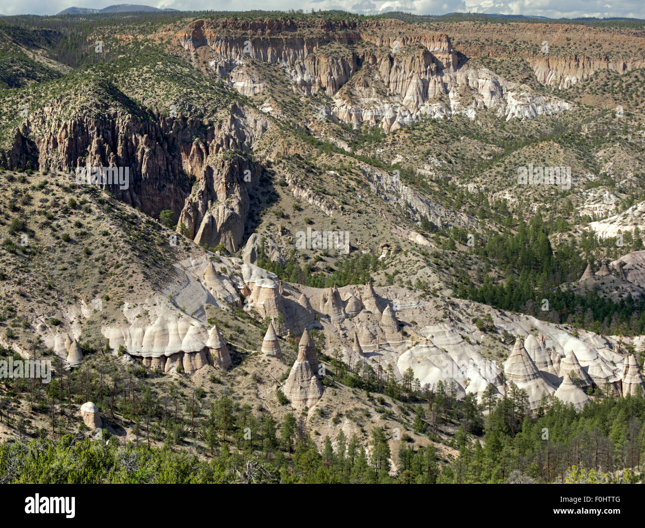 La confluenza di Cañada Camada e Peralta Canyon in New Mexico settentrionale. Questa è la vista dal veterano's Memorial Overloo Foto Stock