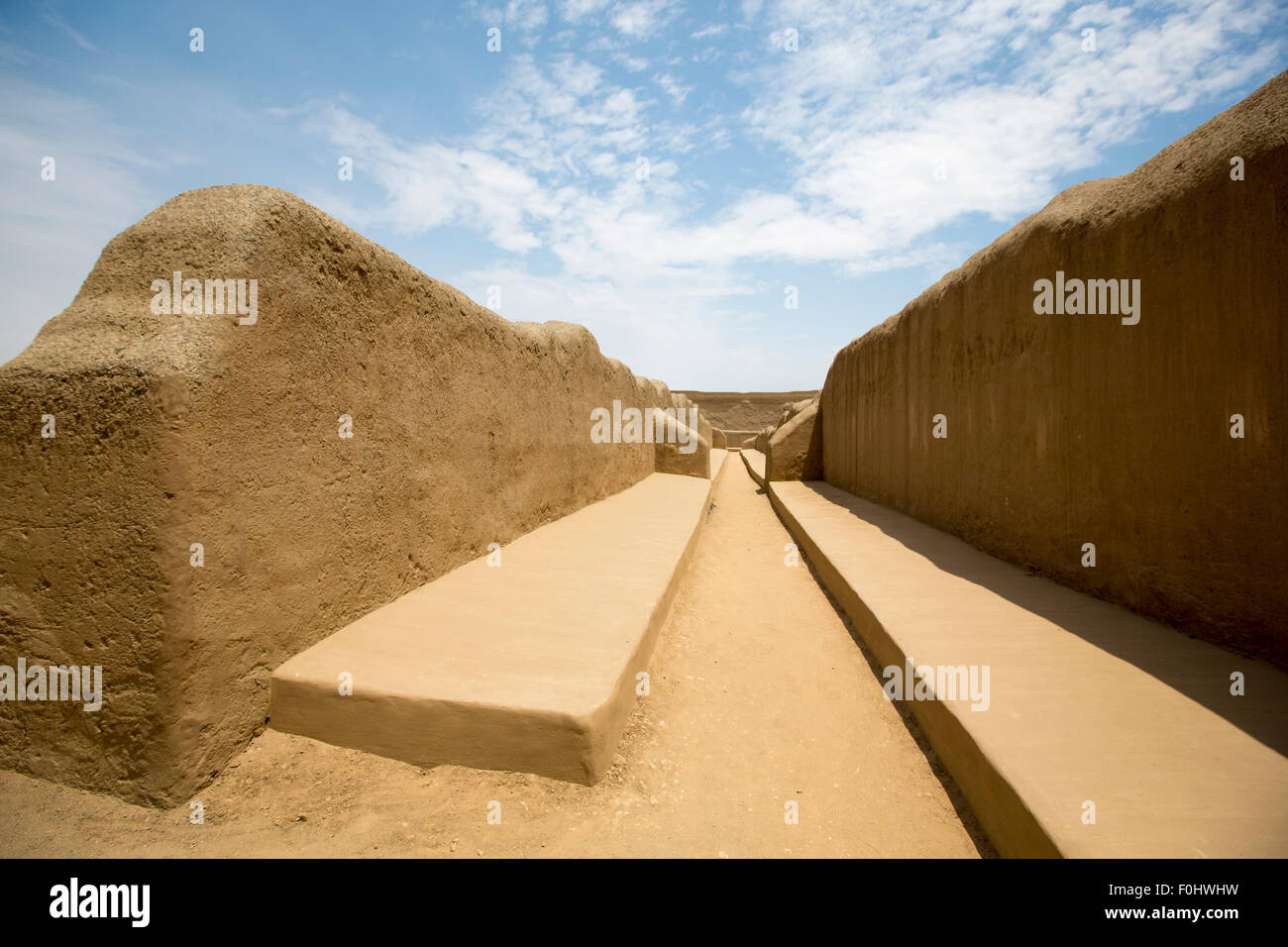 Resti della città archeologica di Chan Chan a Trujillo. Il Perù. La città capitale del regno Chimú. Foto Stock