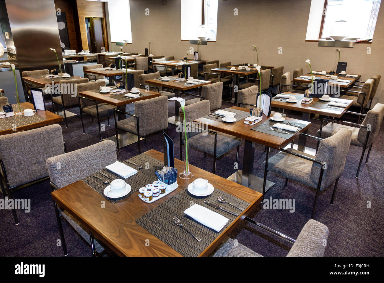 Madrid Spagna,Ispanico Salamanca,Recoletos,AC Hotel Recoletos by Marriott,hotel,ristorante ristoranti ristorazione caffè, tavoli, sala colazione, int Foto Stock