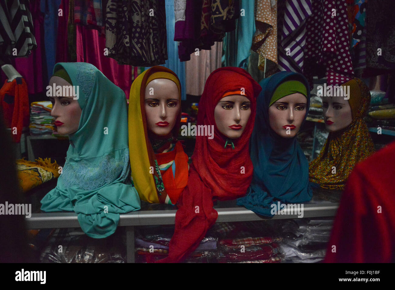 Scene di mercato in Batukaras nel West Java, Indonesia il 11 agosto 2015. Foto Stock