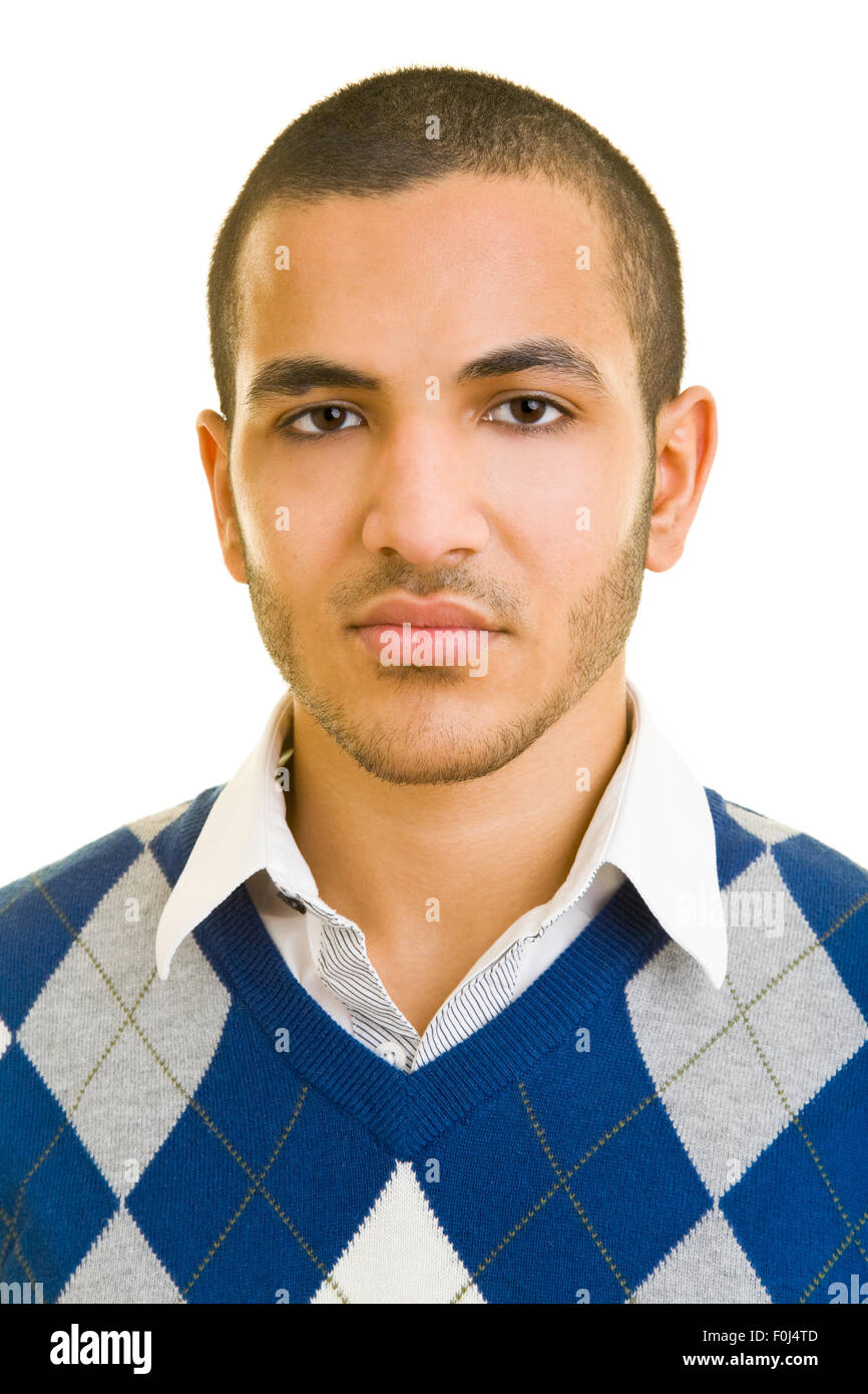 Colpo di Testa del giovane marocchino uomo con sguardo serio Foto Stock