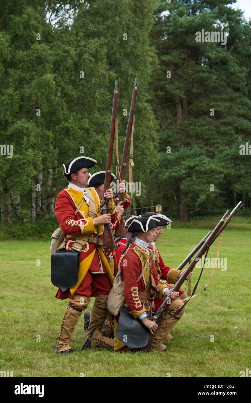 Militare francese dai soldati durante il XVIII secolo era giacobita rievocazione a Cannock Chase Visitor Centre Regno Unito Foto Stock