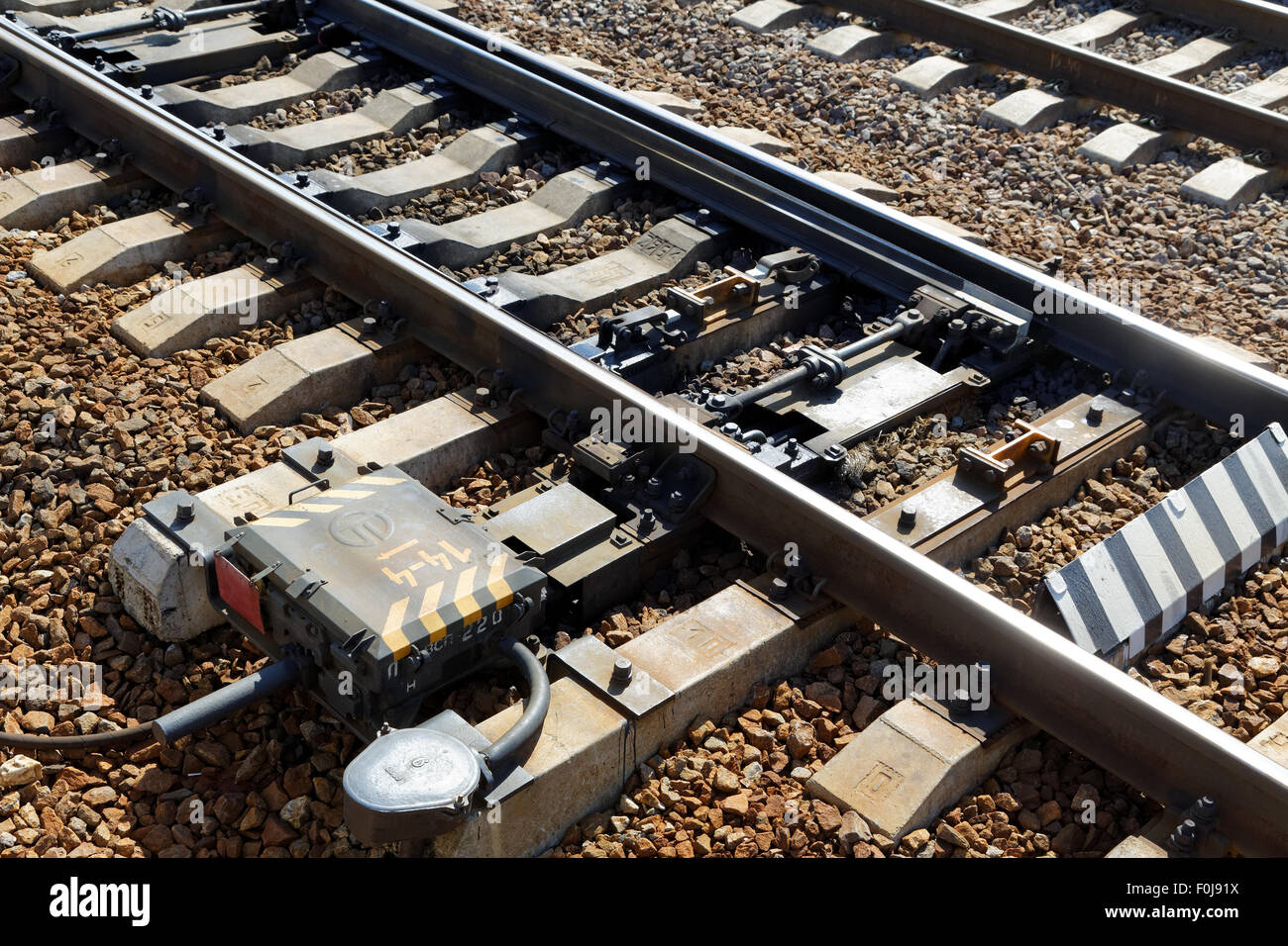 Freccia ferroviaria sulla stazione ferroviaria Foto Stock