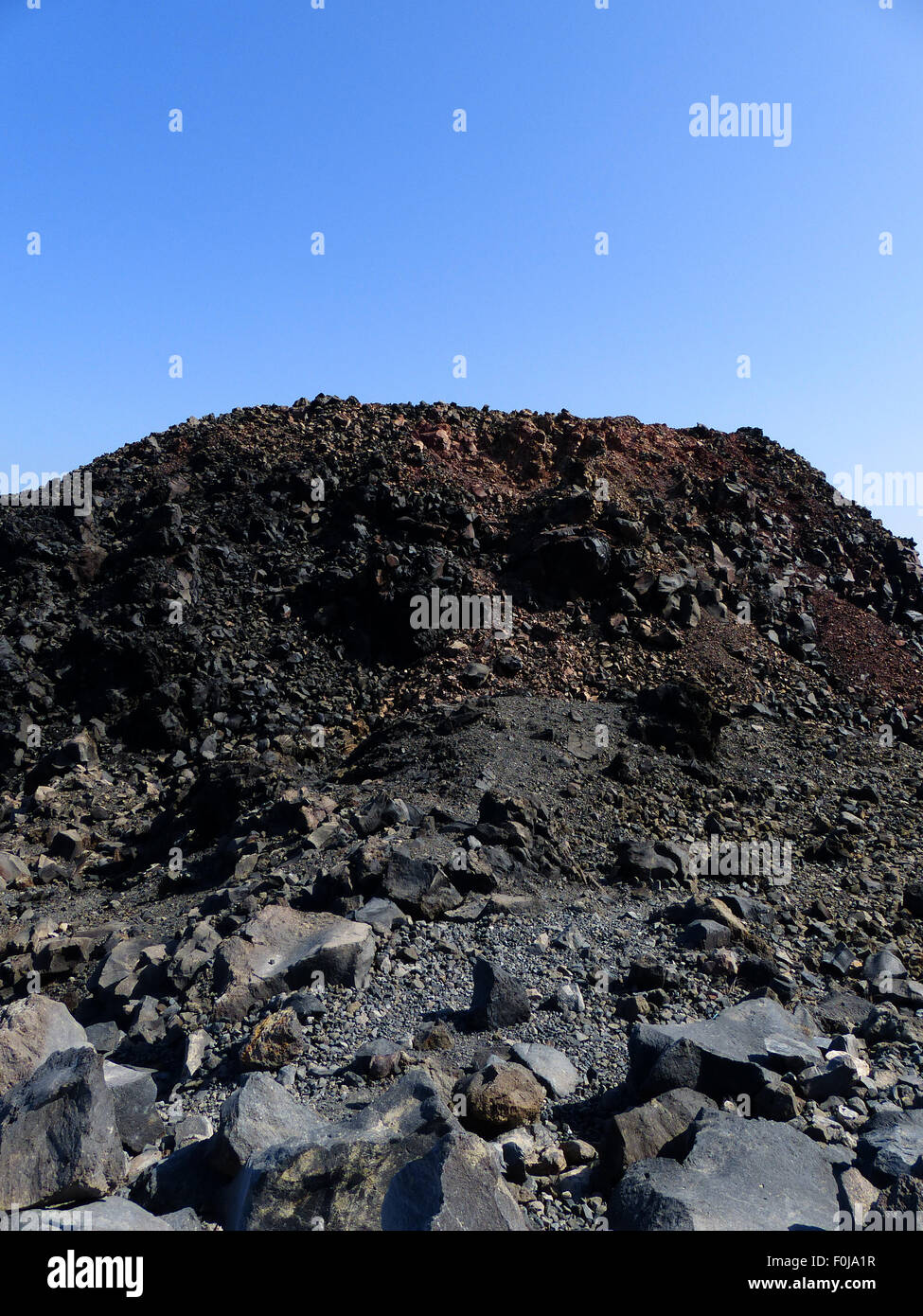 Incredibile paesaggio roccioso di Nea Kameni isola vulcanica Foto Stock