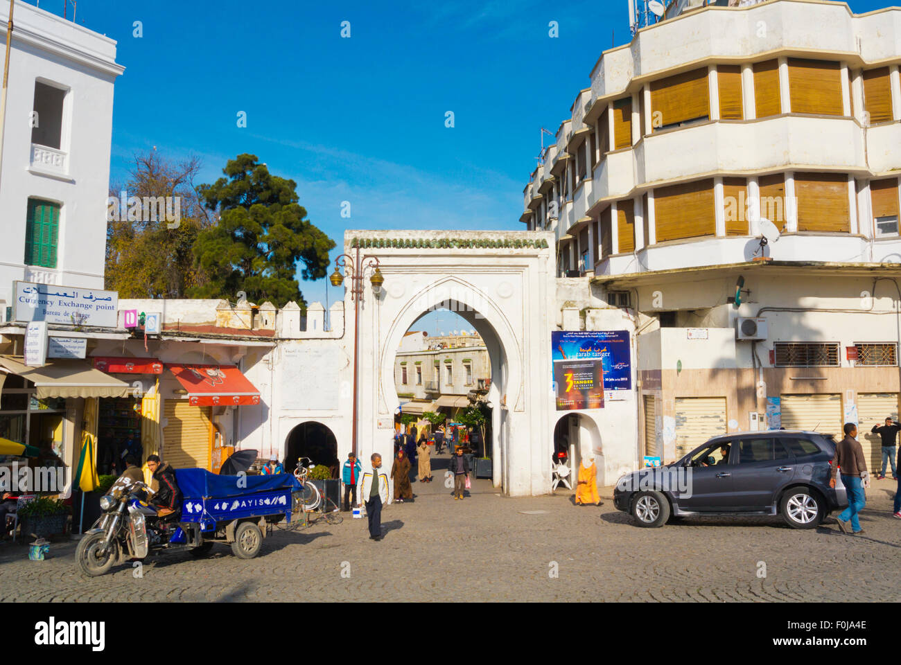 Porta alla Medina, Gran Socco, Ville Nouvelle, new town, Tangeri, Marocco, Africa settentrionale Foto Stock