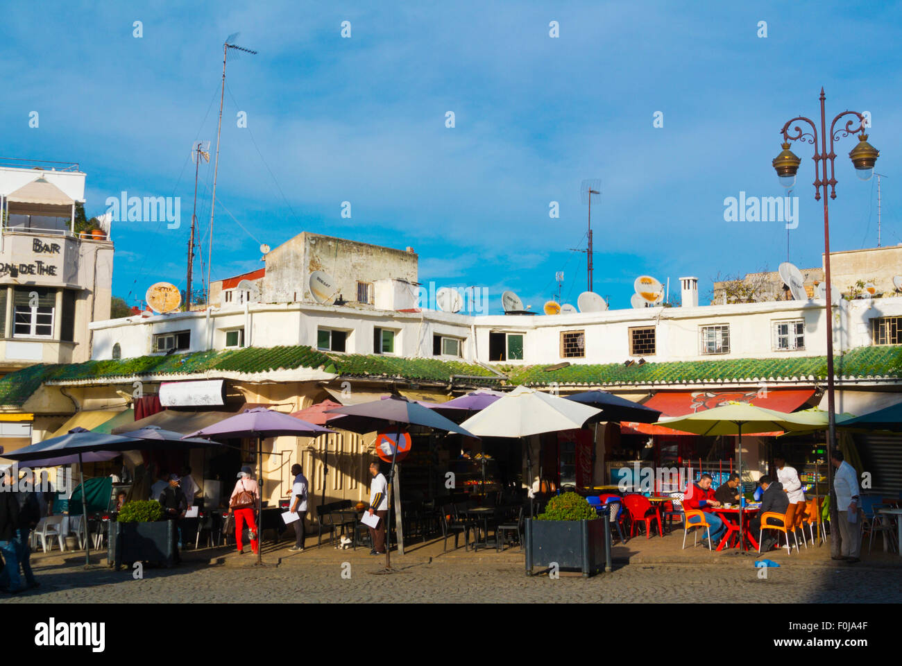 Ristoranti all'aperto, Gran Socco, piazza principale, Tangeri, Marocco, Africa settentrionale Foto Stock