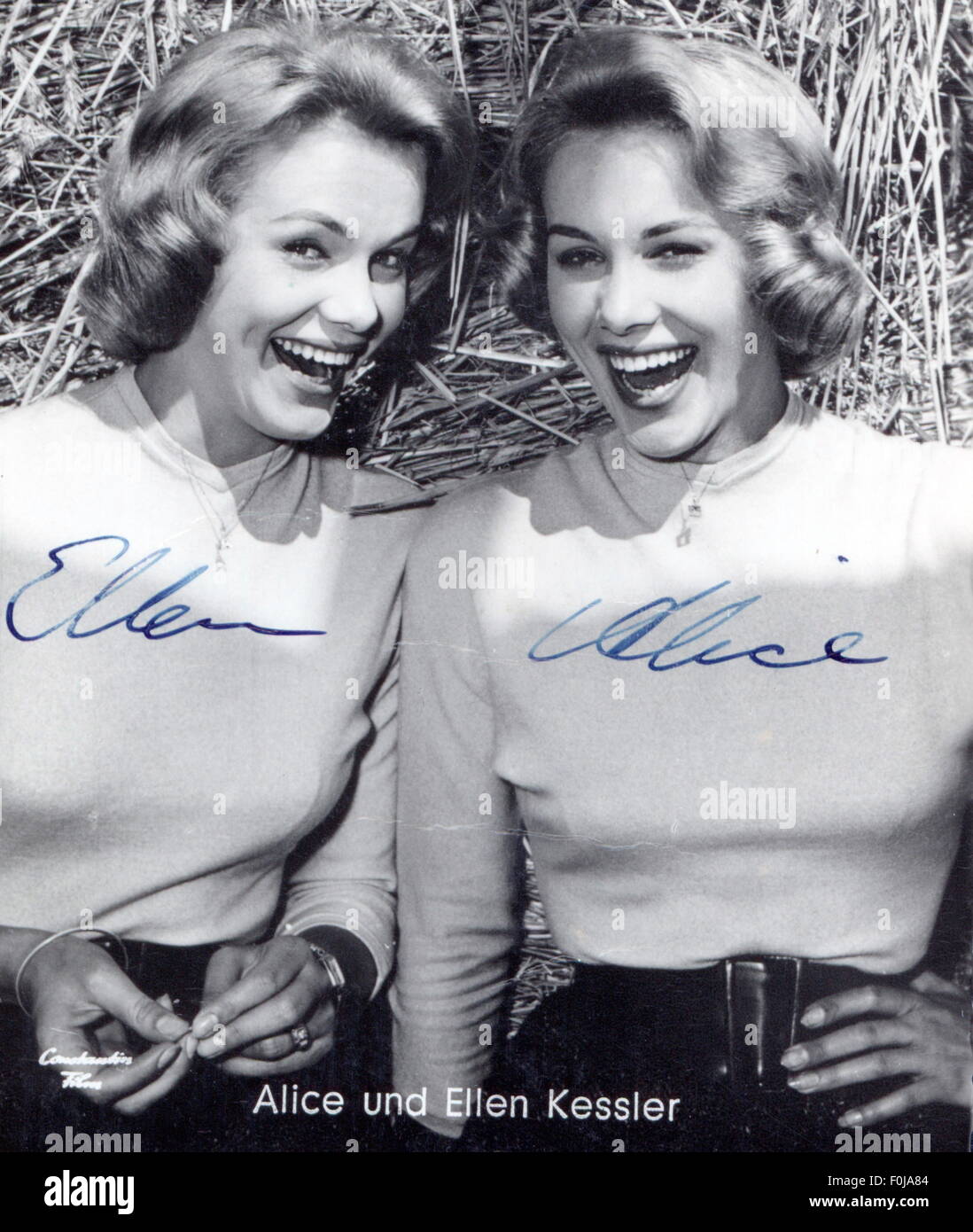 Kessler, Alice ed Ellen, * 20.8.1936, ballerini e attrici tedeschi, mezza lunghezza, cartolina autografa, 1960s, Foto Stock