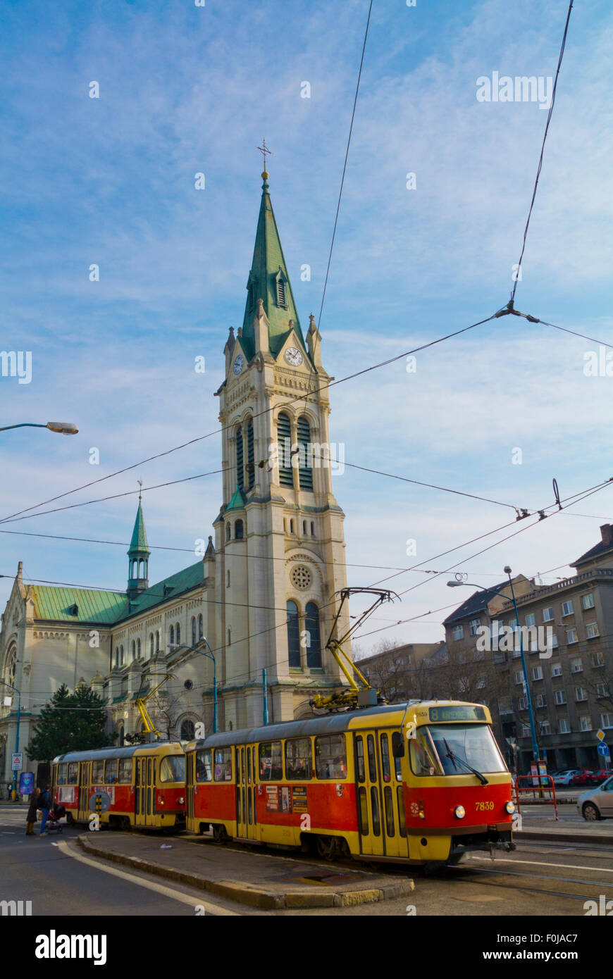 Il tram a Kollarovo namestie, centro di Bratislava, Slovacchia, Europa Foto Stock