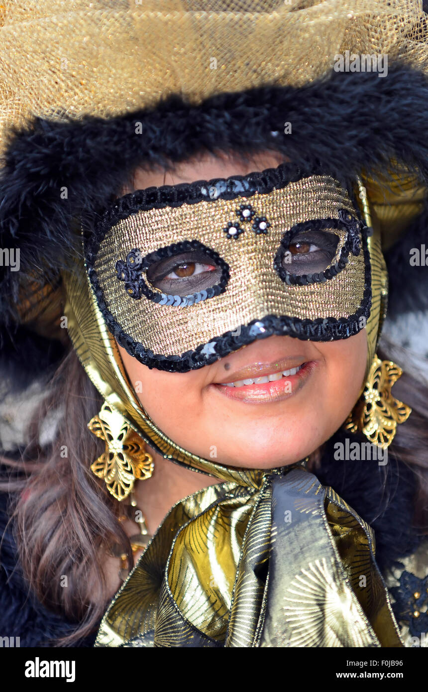 Artista nel bellissimo Veneto costume di carnevale di Venezia 2015 Foto Stock