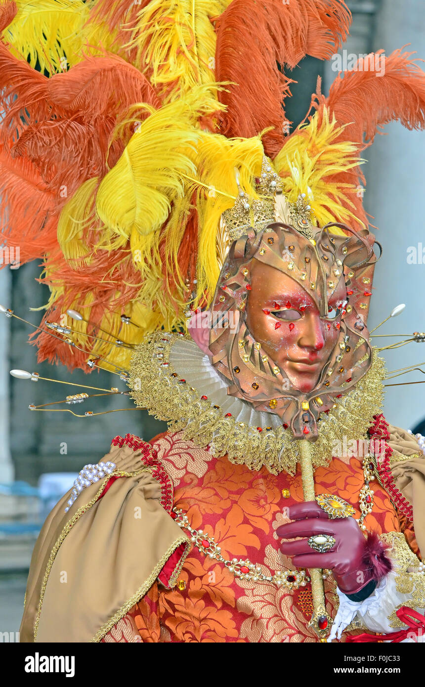 Artista nel bellissimo Veneto costume di carnevale di Venezia 2015 Foto Stock