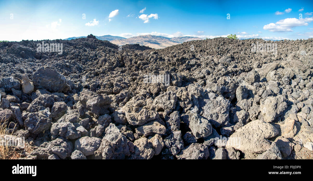 Lava fredda vicino vulcano Etna in Sicilia a causa di antiche eruzioni, Italia 2011 Foto Stock