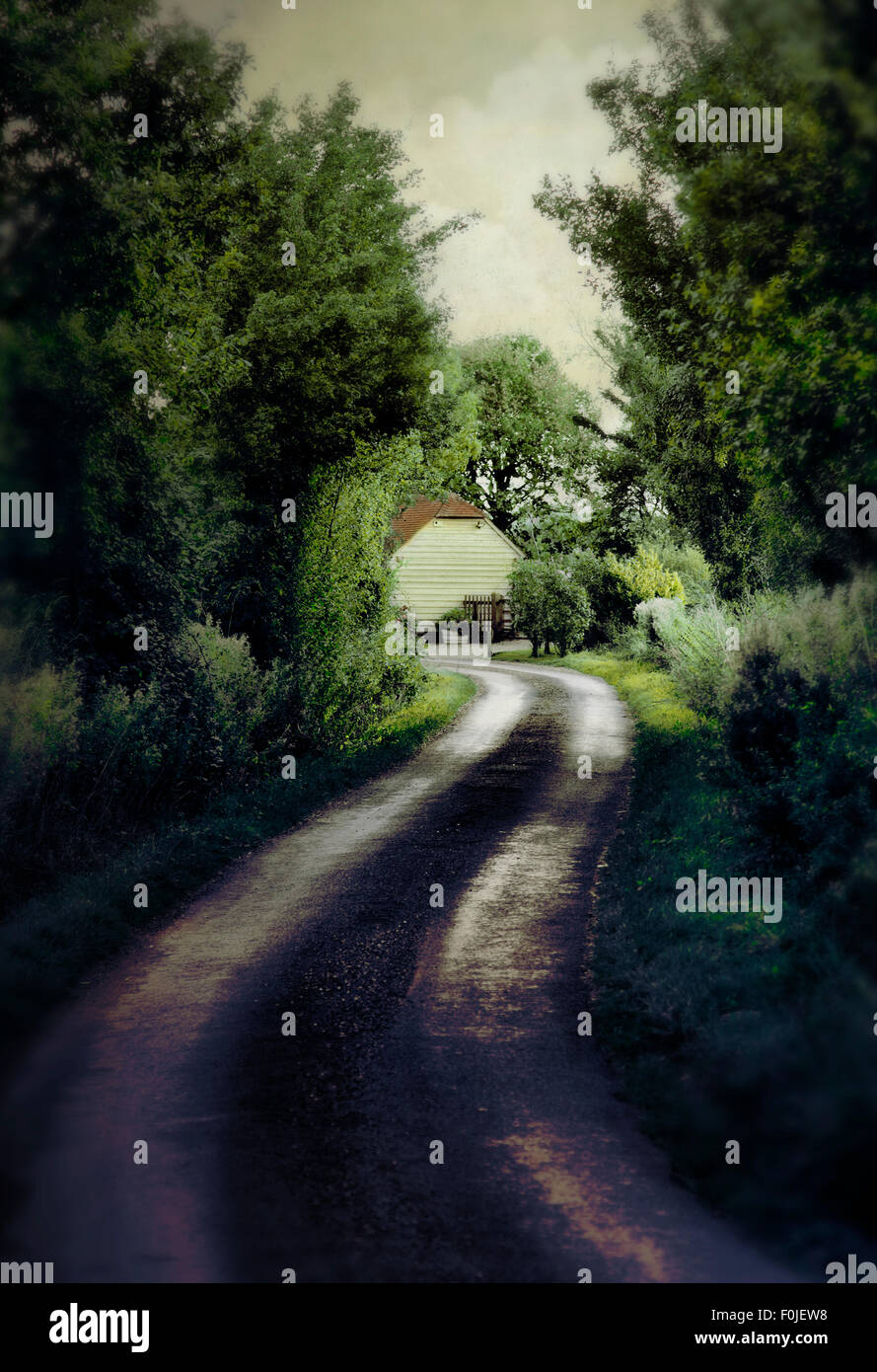 Struttura del granaio sulla strada tortuosa - REGNO UNITO Foto Stock