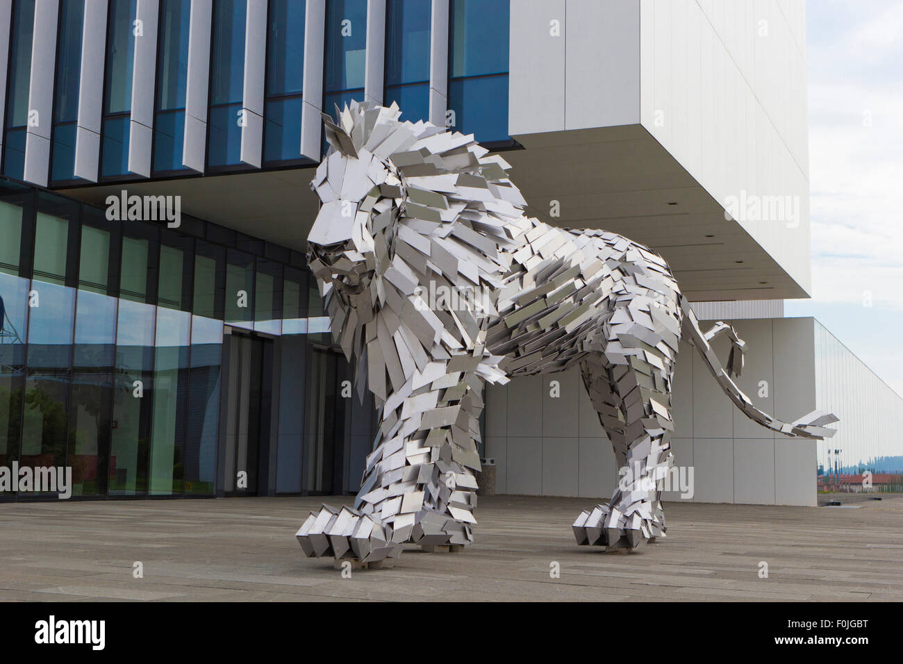 Statua di Lion Steel - il leone di acciaio con due code Foto Stock