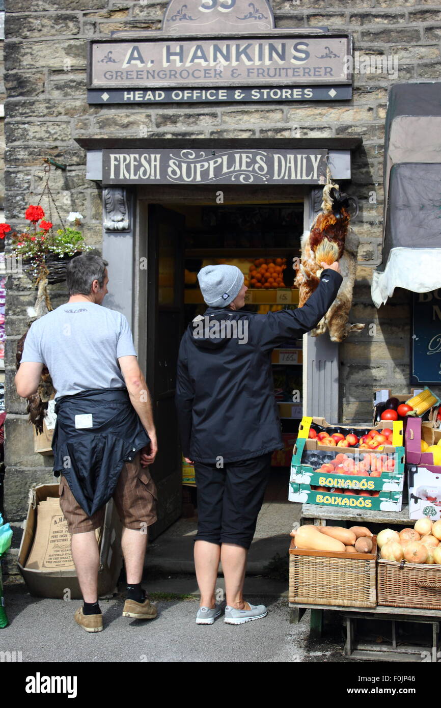 "Hankins Ortolano e Fruiterer' in Hayfield, Derbyshire - utilizzato come location del film dalla BBC per il villaggio. Foto Stock