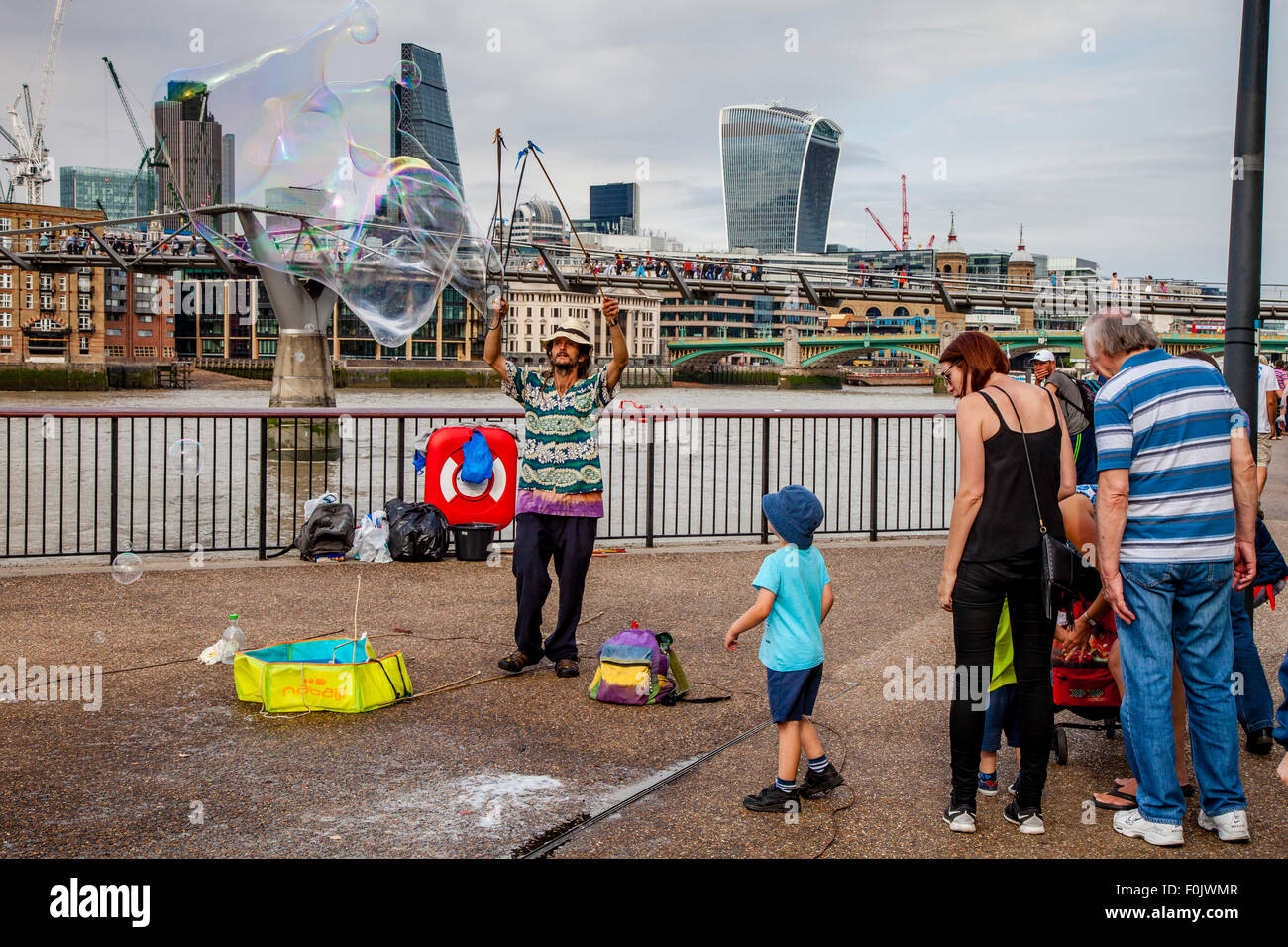 Bubble Show, Southbank, Londra, Inghilterra Foto Stock