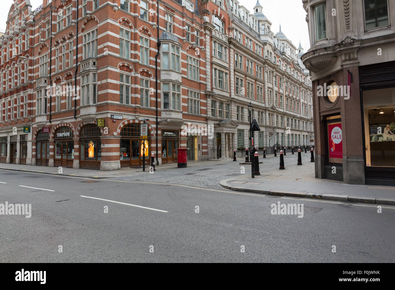 Strada vuota in corrispondenza della giunzione di nuovo Broad Street e Old Broad Street London REGNO UNITO Foto Stock