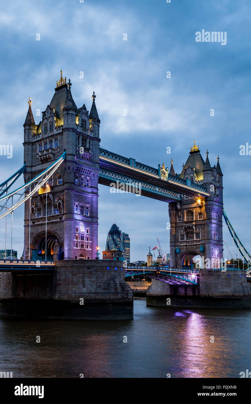 Il Tower Bridge di Londra, Inghilterra Foto Stock
