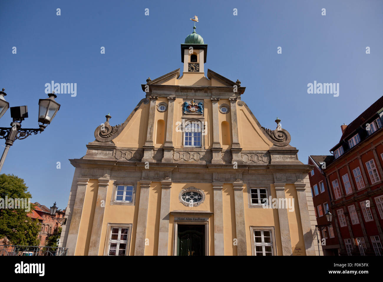 Facciata barocca dell'Alte Kaufhaus, cittadina anseatica di Lüneburg, Bassa Sassonia, Germania Foto Stock