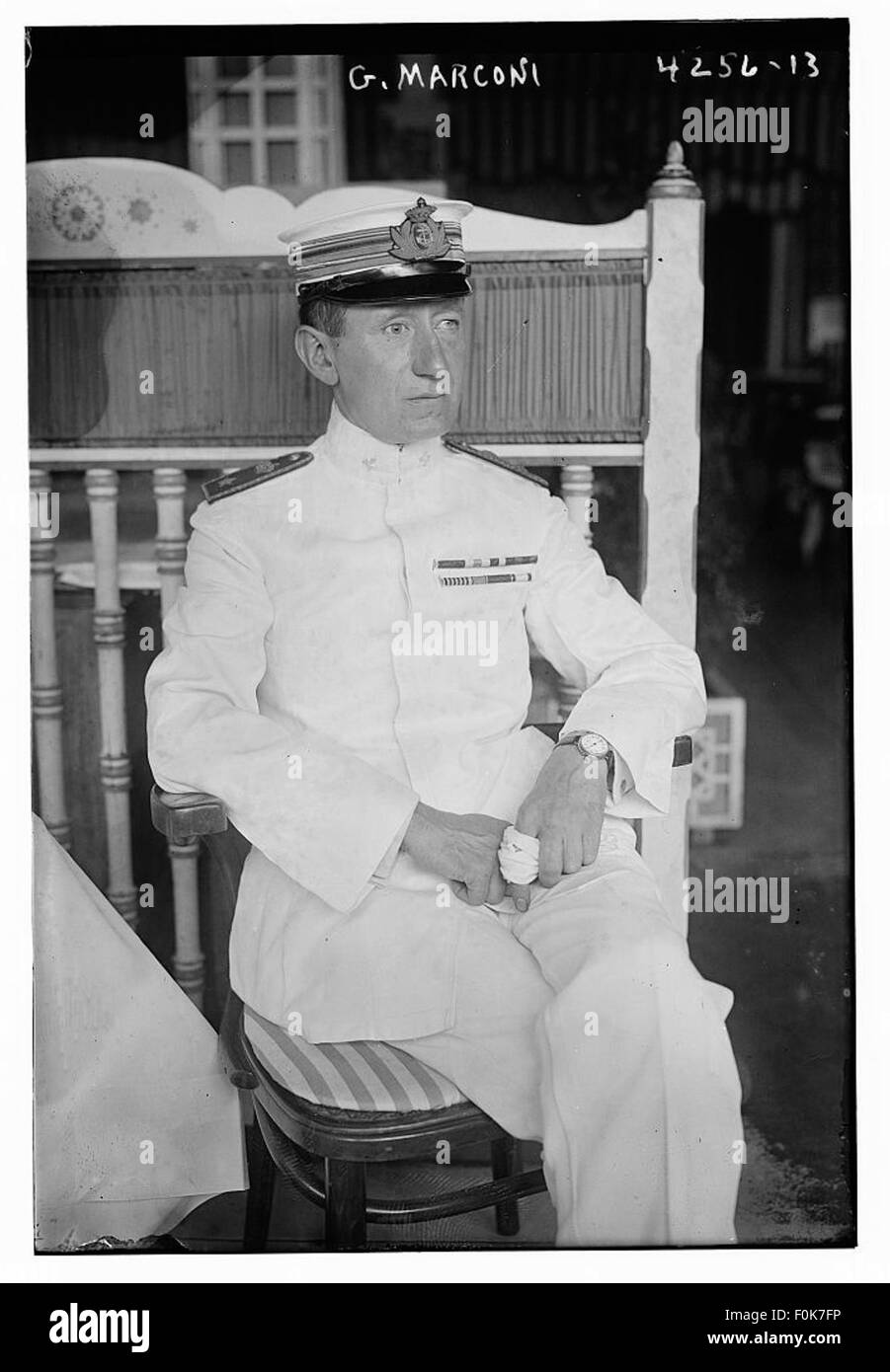 Guglielmo Marconi è stato un inventore italiano noto per il suo lavoro pionieristico nella telegrafia wireless e nella trasmissione radio. I suoi contributi alla tecnologia della comunicazione hanno rivoluzionato il modo in cui le informazioni venivano trasmesse a distanza. Foto Stock